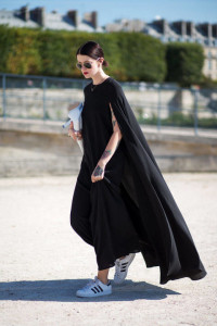 54bc23f90a96e_-_hbz-poncho-5-pfw-ss2015-street-style-day3-17-lg - Copy