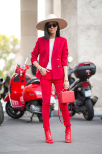 54bc23febe4e3_-_hbz-red-1-pfw-ss2015-street-style-day1-12-lg